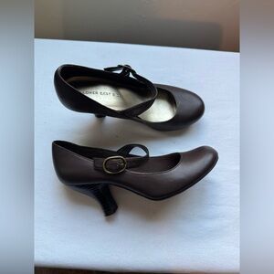 Y2K Vintage Lower East Side Women's Brown Mary Jane Heels Size 5